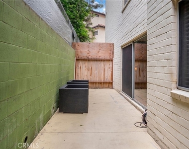 2260 N Cahuenga Blvd - Photo Thumbnail 22