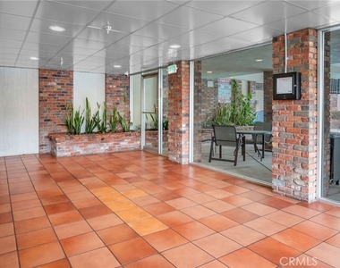 2260 N Cahuenga Blvd - Photo Thumbnail 27