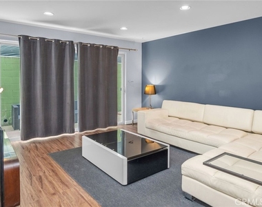 2260 N Cahuenga Blvd - Photo Thumbnail 5