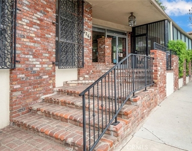 2260 N Cahuenga Blvd - Photo Thumbnail 29