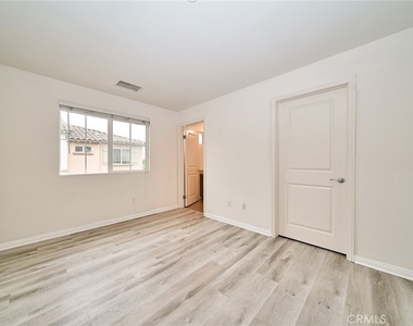 853 E Hollyvale - Photo Thumbnail 32