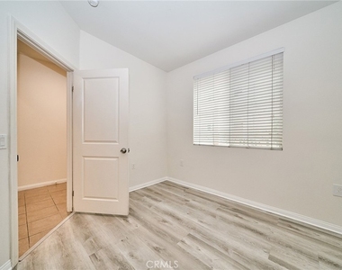 853 E Hollyvale - Photo Thumbnail 17