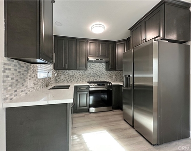 41 N Sierra Bonita Avenue - Photo Thumbnail 2