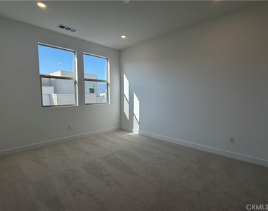 1485 Snowberry Place - Photo Thumbnail 14