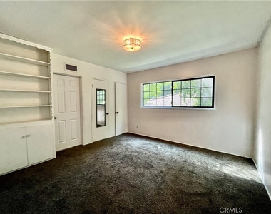 916 W Donington Street - Photo Thumbnail 15