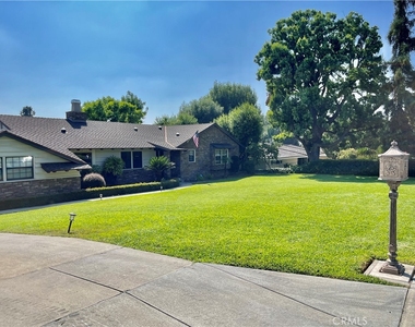 916 W Donington Street - Photo Thumbnail 1