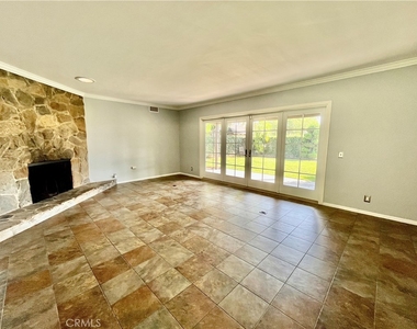 916 W Donington Street - Photo Thumbnail 8