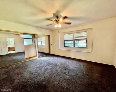 916 W Donington Street - Photo Thumbnail 10