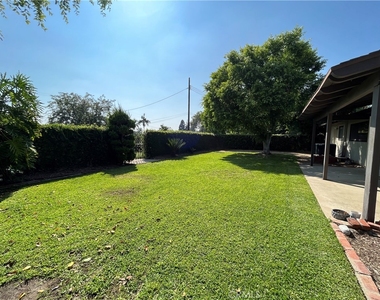 916 W Donington Street - Photo Thumbnail 19
