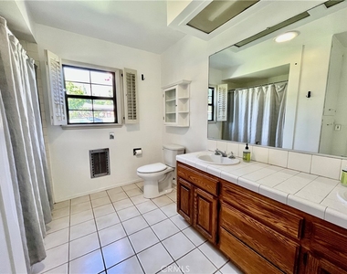 916 W Donington Street - Photo Thumbnail 9