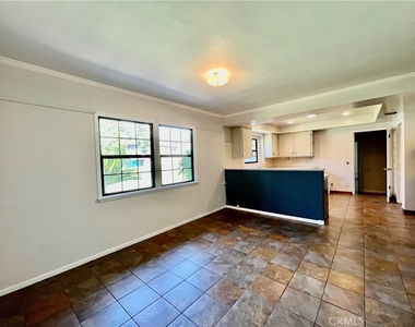 916 W Donington Street - Photo Thumbnail 6