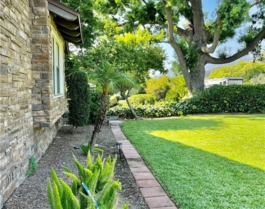 916 W Donington Street - Photo Thumbnail 3