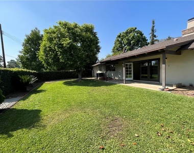 916 W Donington Street - Photo Thumbnail 18