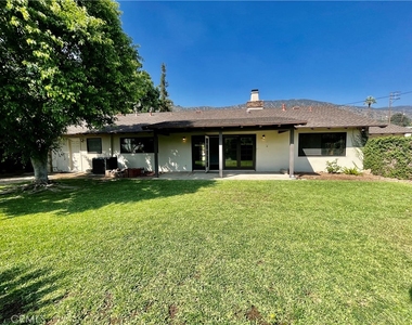 916 W Donington Street - Photo Thumbnail 20