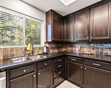 703 Locust Street - Photo Thumbnail 4