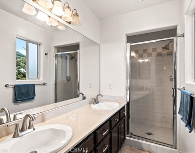 703 Locust Street - Photo Thumbnail 10