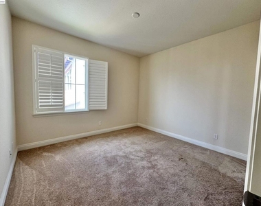 2458 Marsanne St - Photo Thumbnail 19