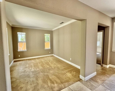 2458 Marsanne St - Photo Thumbnail 3