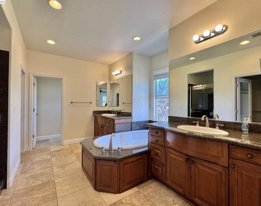 2458 Marsanne St - Photo Thumbnail 21
