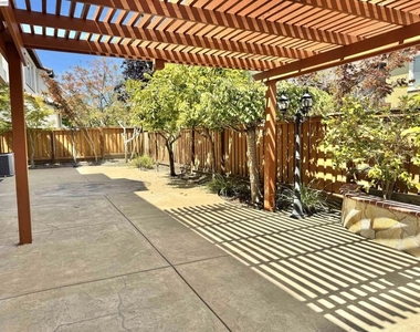 2458 Marsanne St - Photo Thumbnail 23
