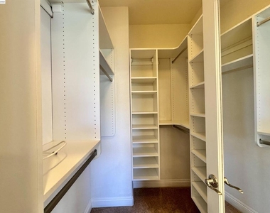 2458 Marsanne St - Photo Thumbnail 24