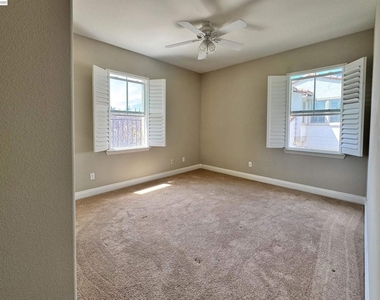 2458 Marsanne St - Photo Thumbnail 16