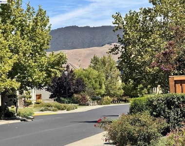 2458 Marsanne St - Photo Thumbnail 29