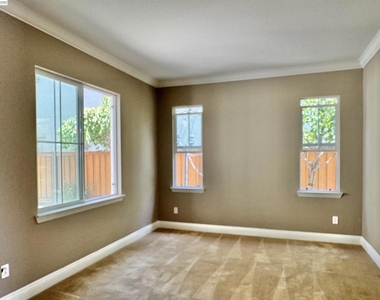 2458 Marsanne St - Photo Thumbnail 4