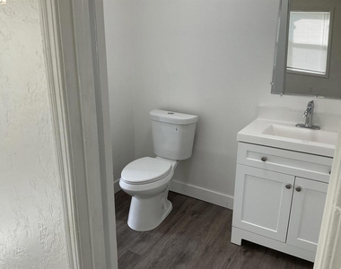 1120 Maple Street - Photo Thumbnail 5
