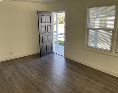 1120 Maple Street - Photo Thumbnail 3