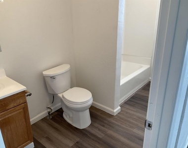 1118 Maple Street - Photo Thumbnail 6