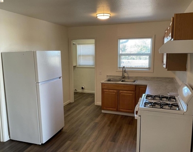 1118 Maple Street - Photo Thumbnail 2