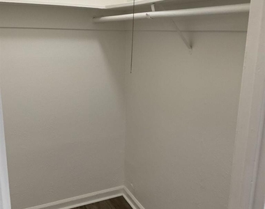 1118 Maple Street - Photo Thumbnail 8