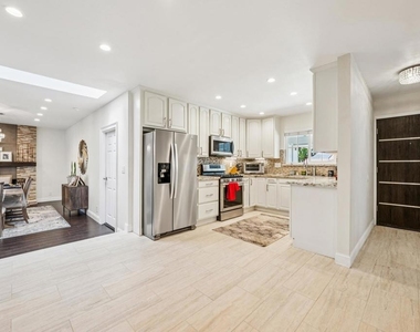 2485 Medallion Dr - Photo Thumbnail 6