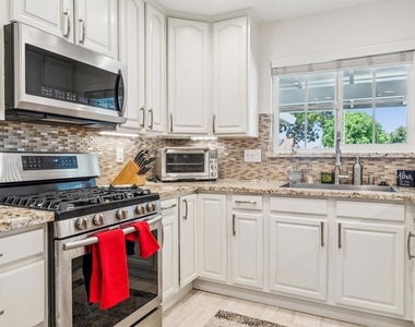 2485 Medallion Dr - Photo Thumbnail 10