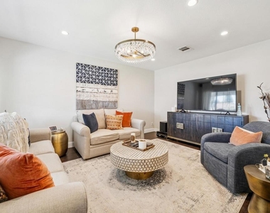 2485 Medallion Dr - Photo Thumbnail 2