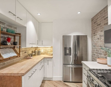 1160 Granville Avenue - Photo Thumbnail 11