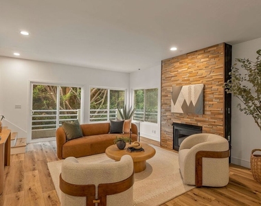 1160 Granville Avenue - Photo Thumbnail 4