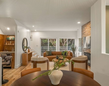 1160 Granville Avenue - Photo Thumbnail 2