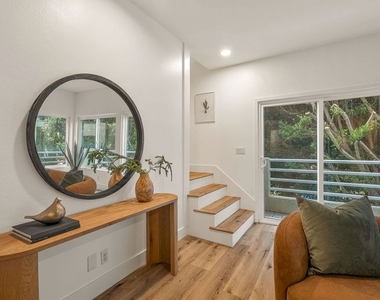 1160 Granville Avenue - Photo Thumbnail 14