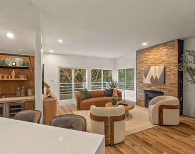 1160 Granville Avenue - Photo Thumbnail 3