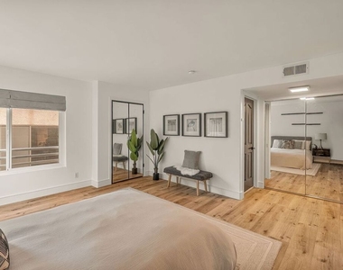 1160 Granville Avenue - Photo Thumbnail 16