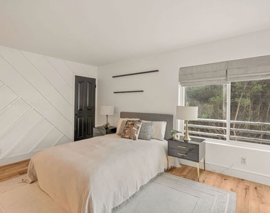 1160 Granville Avenue - Photo Thumbnail 17