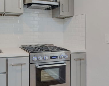 4140 Grand View Boulevard - Photo Thumbnail 5