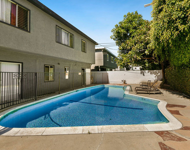 4140 Grand View Boulevard - Photo Thumbnail 11