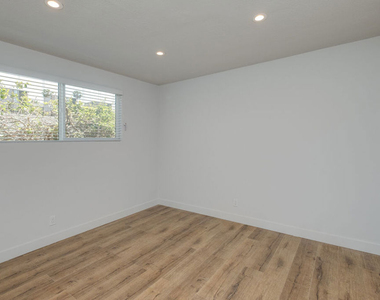 4140 Grand View Boulevard - Photo Thumbnail 6