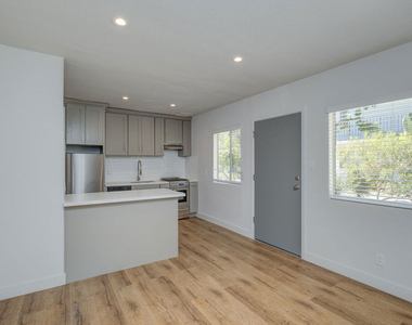 4140 Grand View Boulevard - Photo Thumbnail 1