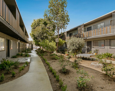 4140 Grand View Boulevard - Photo Thumbnail 9