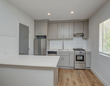 4140 Grand View Boulevard - Photo Thumbnail 3