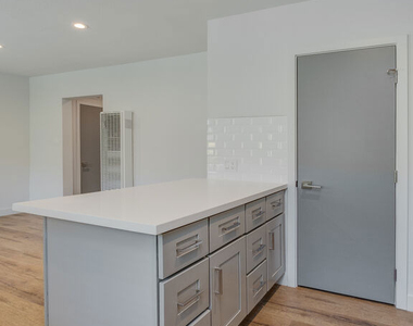 4140 Grand View Boulevard - Photo Thumbnail 4